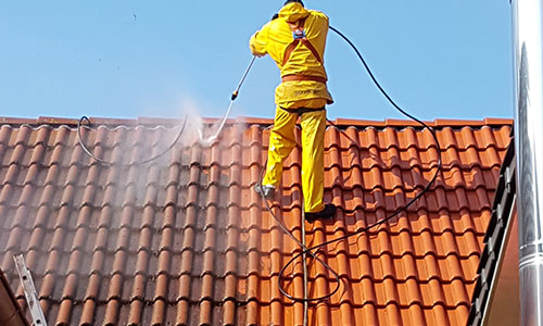 Nettoyage et démoussage de toiture à Saint-Cloud (92210) et dans les Hauts de Seine (92)